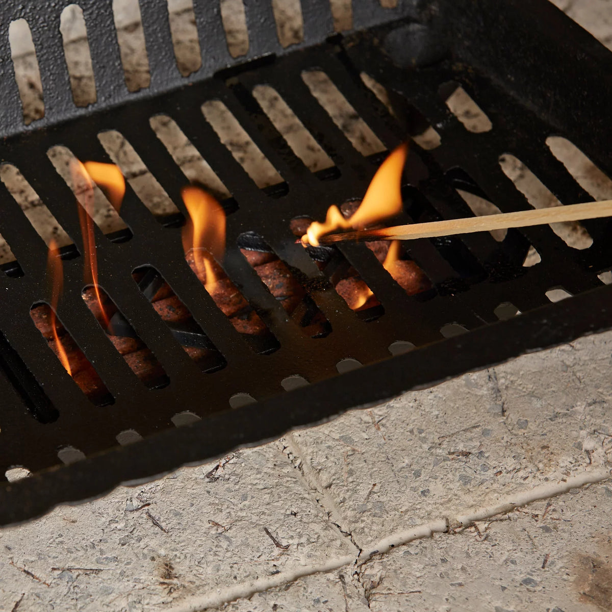UniFlame -1137 Cast Iron Firestarter