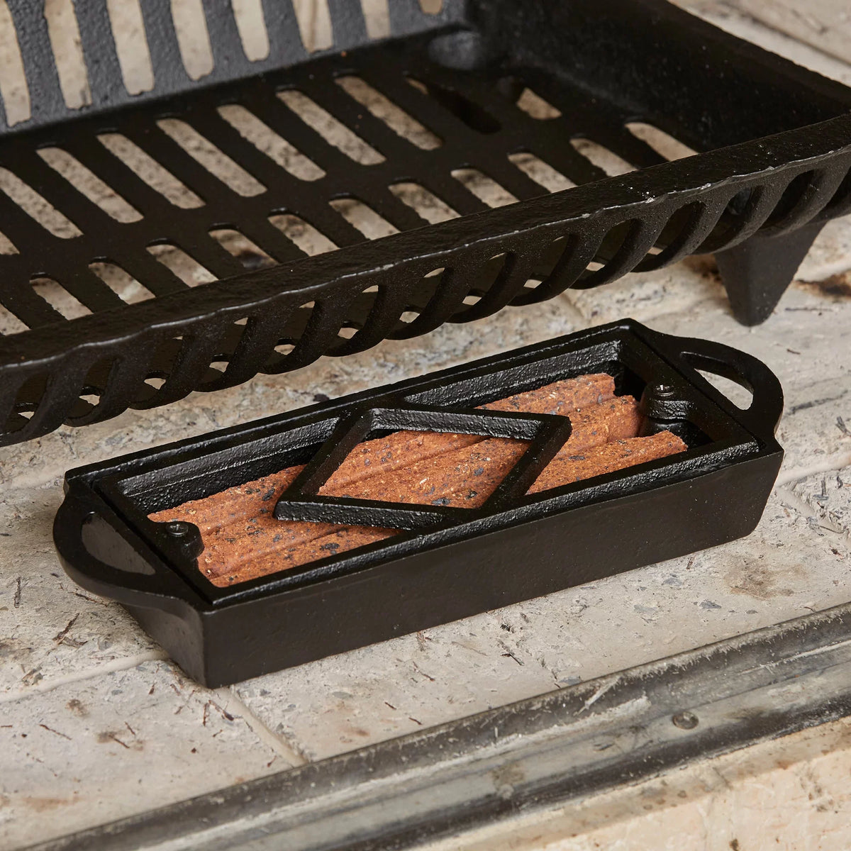 UniFlame -1137 Cast Iron Firestarter