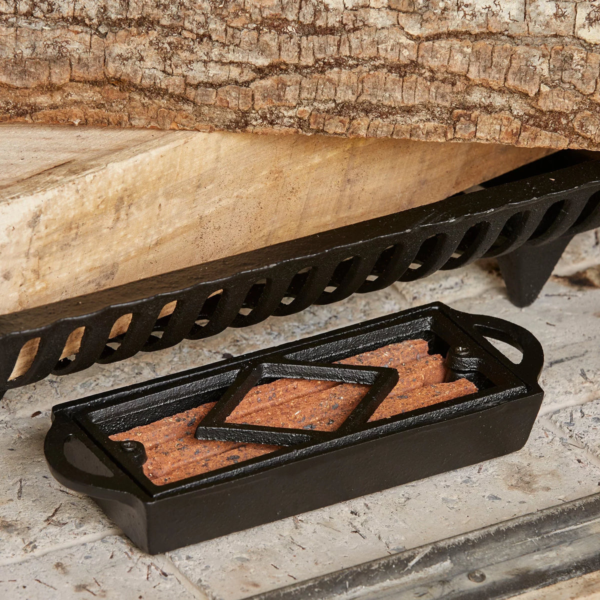 UniFlame -1137 Cast Iron Firestarter