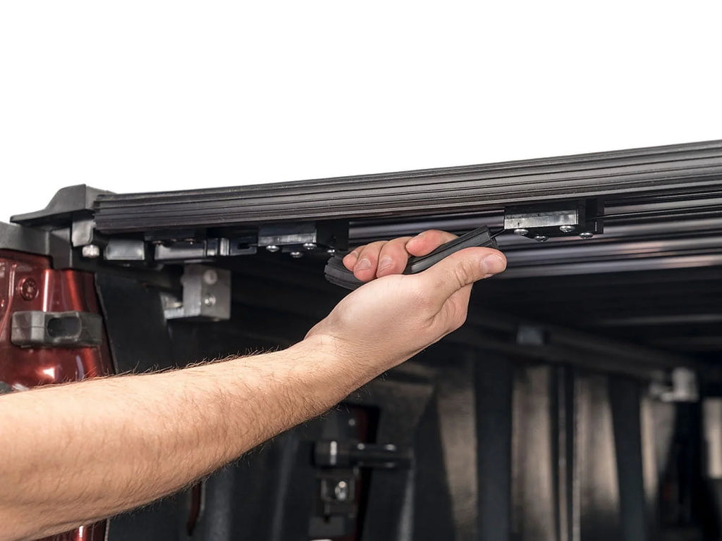 Gator by RealTruck Recoil Retractable Truck Bed Tonneau Cover |  | Compatible with 2015 - 2020 Ford -150 5' 7" Bed (67.1")