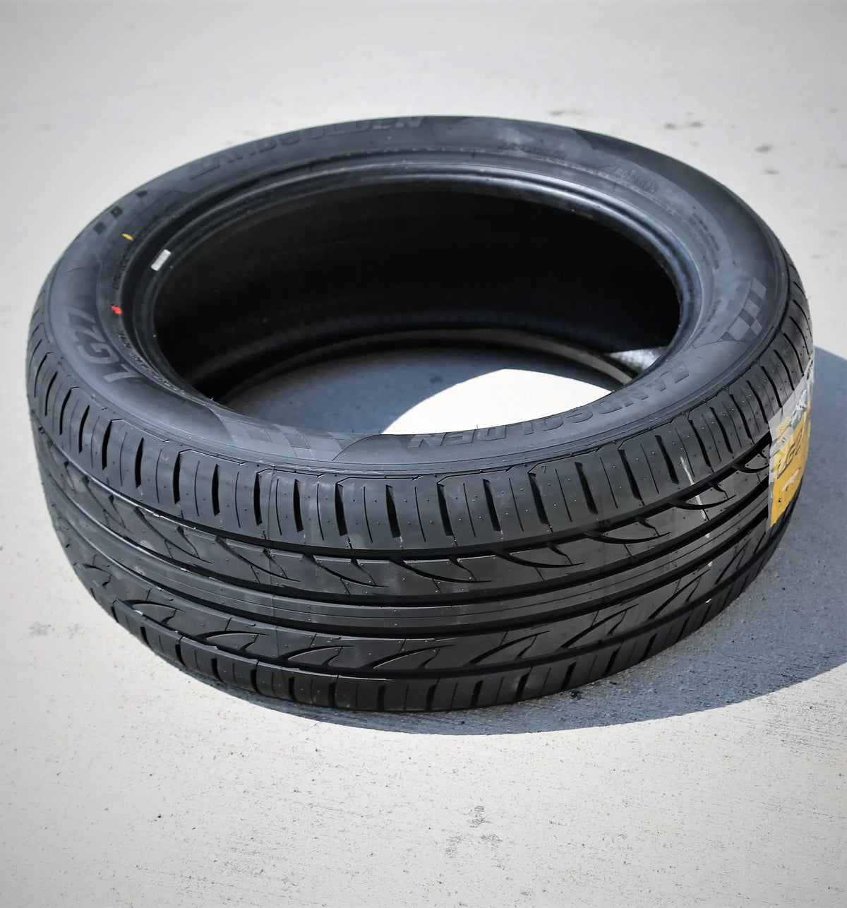 Landgolden  255/40ZR19 255/40R19 100W  / High Performance Tire Fits: 2014 Ford Mustang , 2015 Ford Mustang EcoBoost Premium