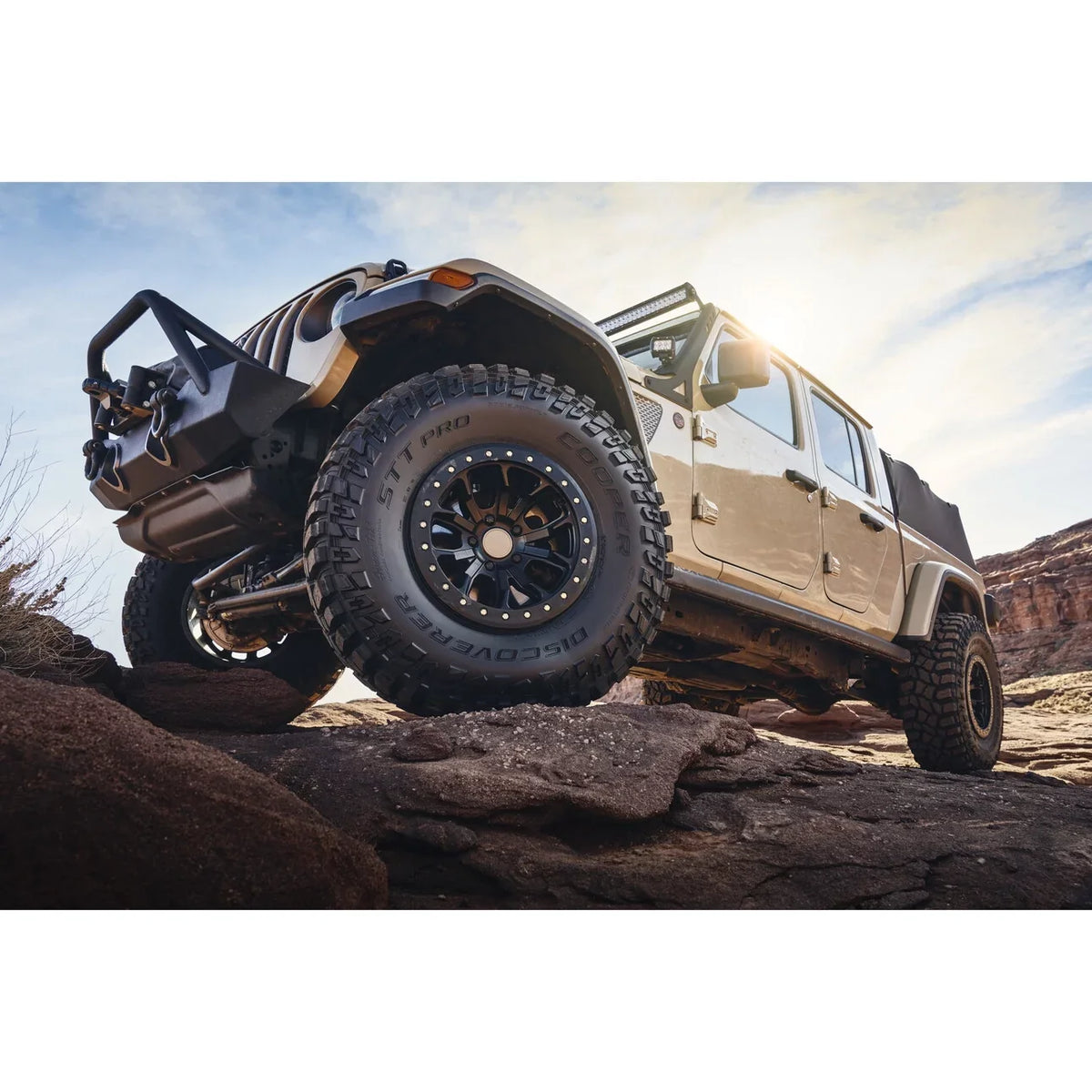 Cooper Disenclosureer  Pro All-Season /70R17 121Q Tire