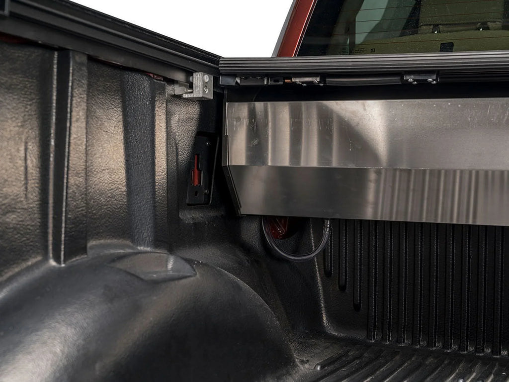 Gator by RealTruck Recoil Retractable Truck Bed Tonneau Cover |  | Compatible with 2015 - 2020 Ford -150 5' 7" Bed (67.1")